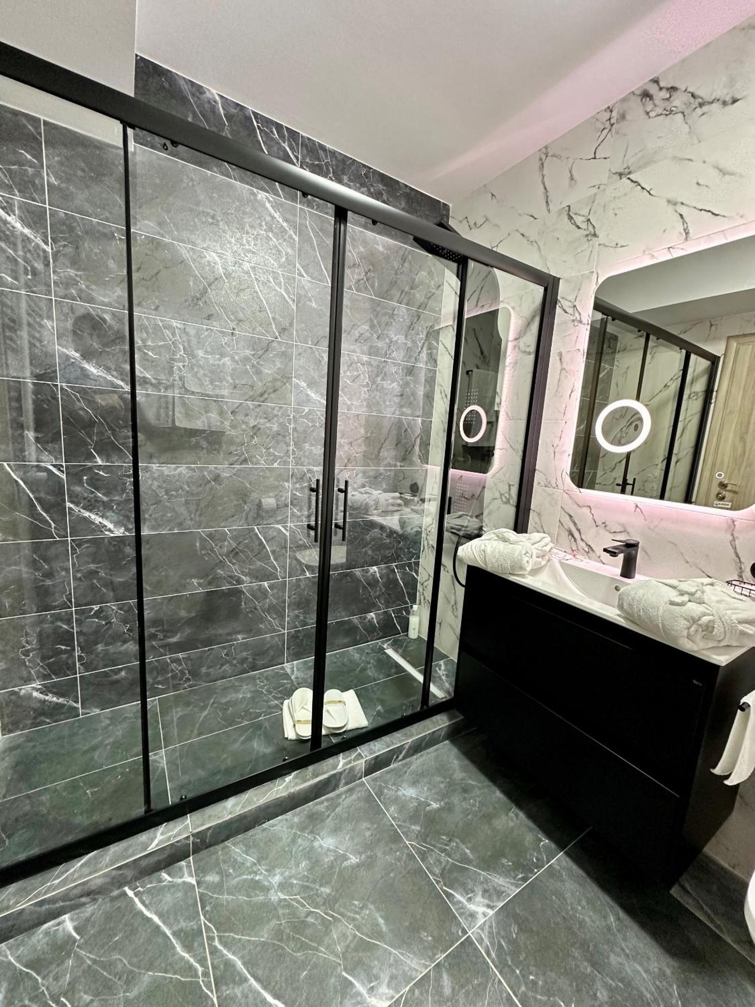 Shiro Appartement Boekarest Buitenkant foto
